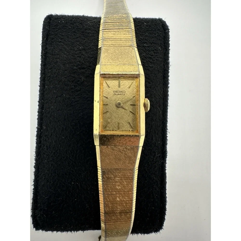Vintage Seiko Quartz Gold Tone Womens Watch 2E20-5029 New Battery Runs